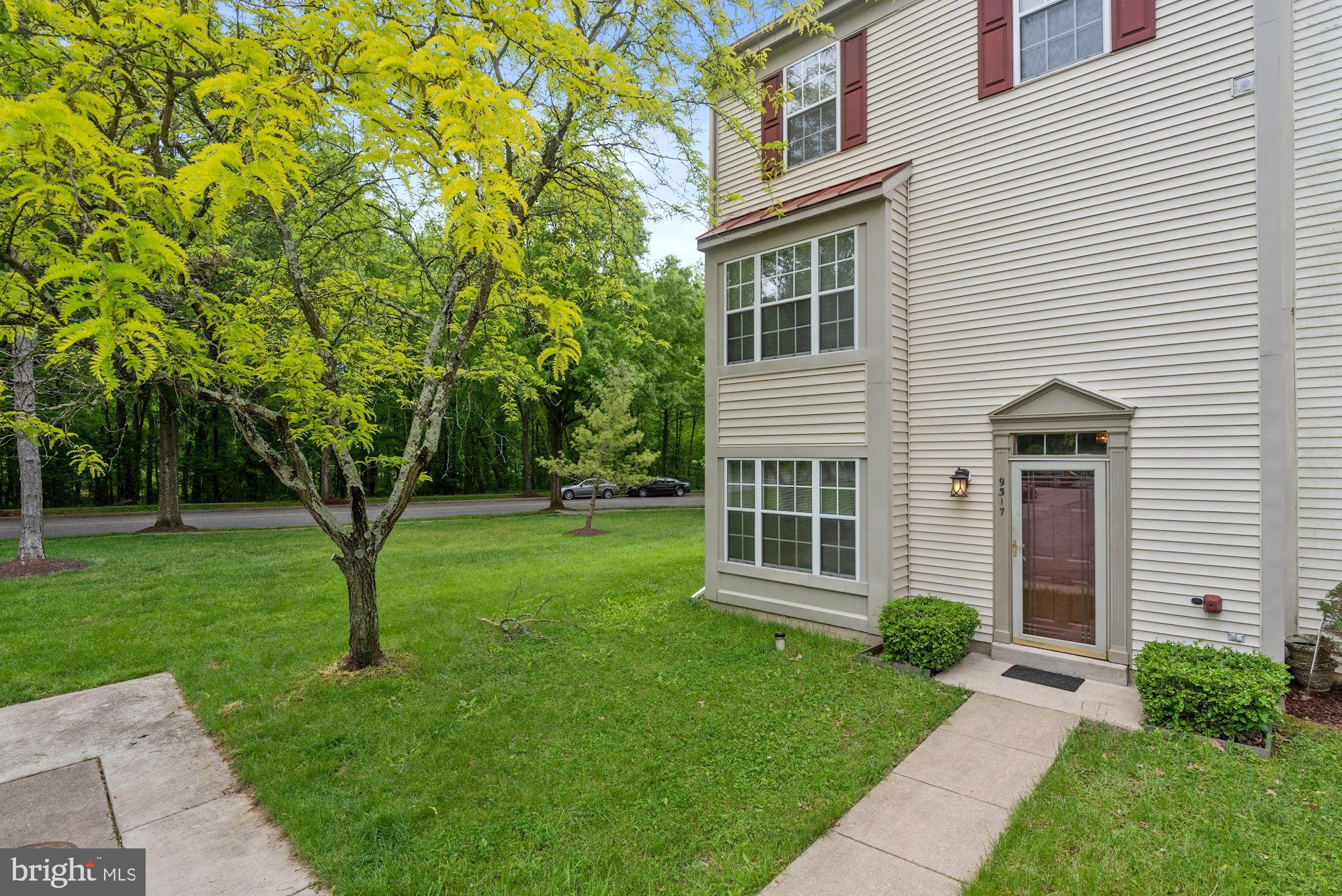 9317 Frensham Court Laurel, MD 20708 - Photo 2 of 31