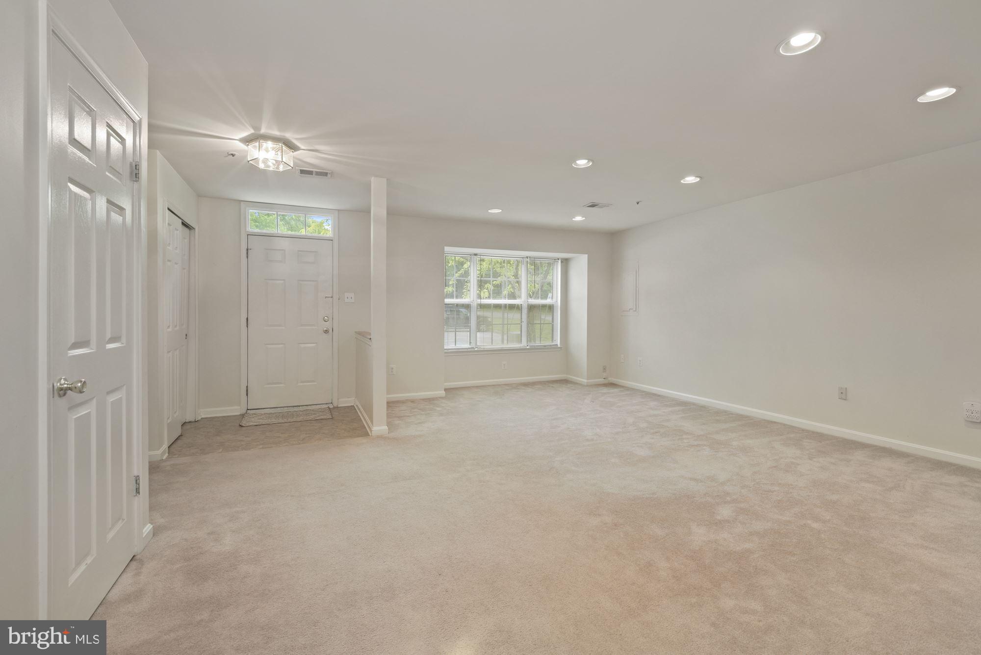 9317 Frensham Court Laurel, MD 20708 - Photo 4 of 31