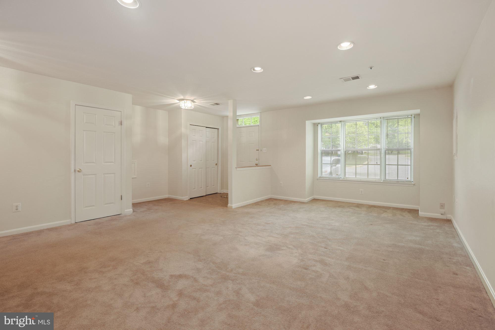 9317 Frensham Court Laurel, MD 20708 - Photo 5 of 31