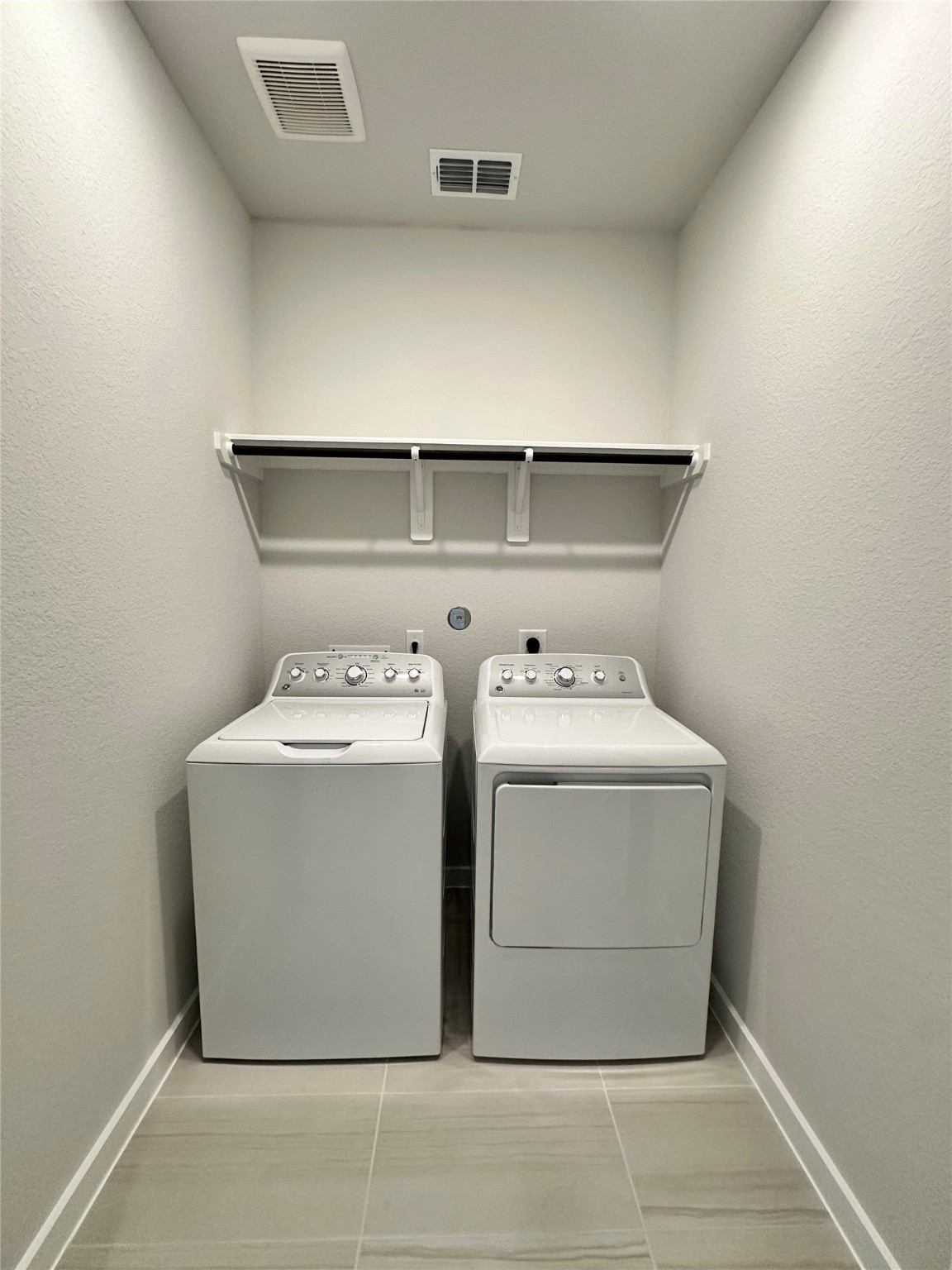 21619 Flannel Bush Lane Cypress, TX 77433 - Photo 11 of 34 a utility room with dryer and washer