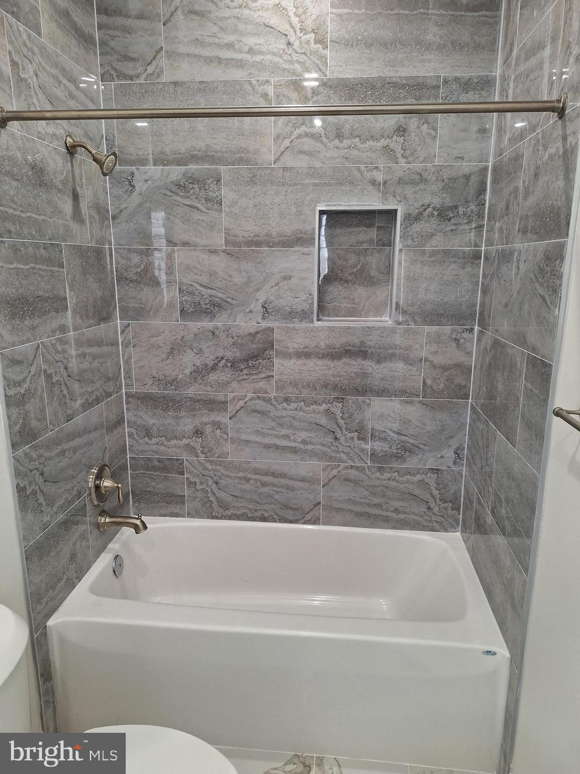 10109 Ridge Street Lanham, MD 20706 - Photo 11 of 15 Hall Bath
