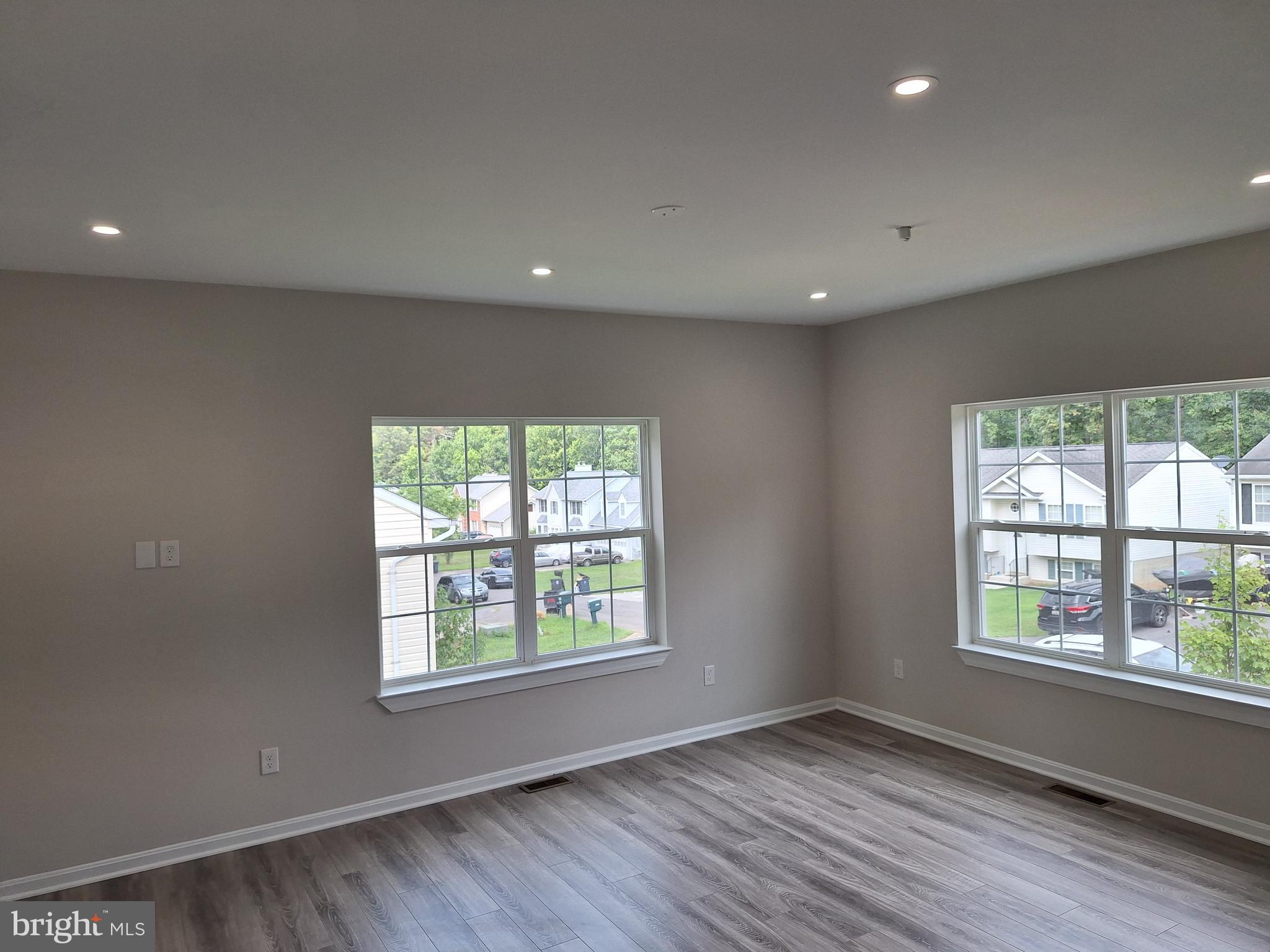 10109 Ridge Street Lanham, MD 20706 - Photo 3 of 15 Living Room