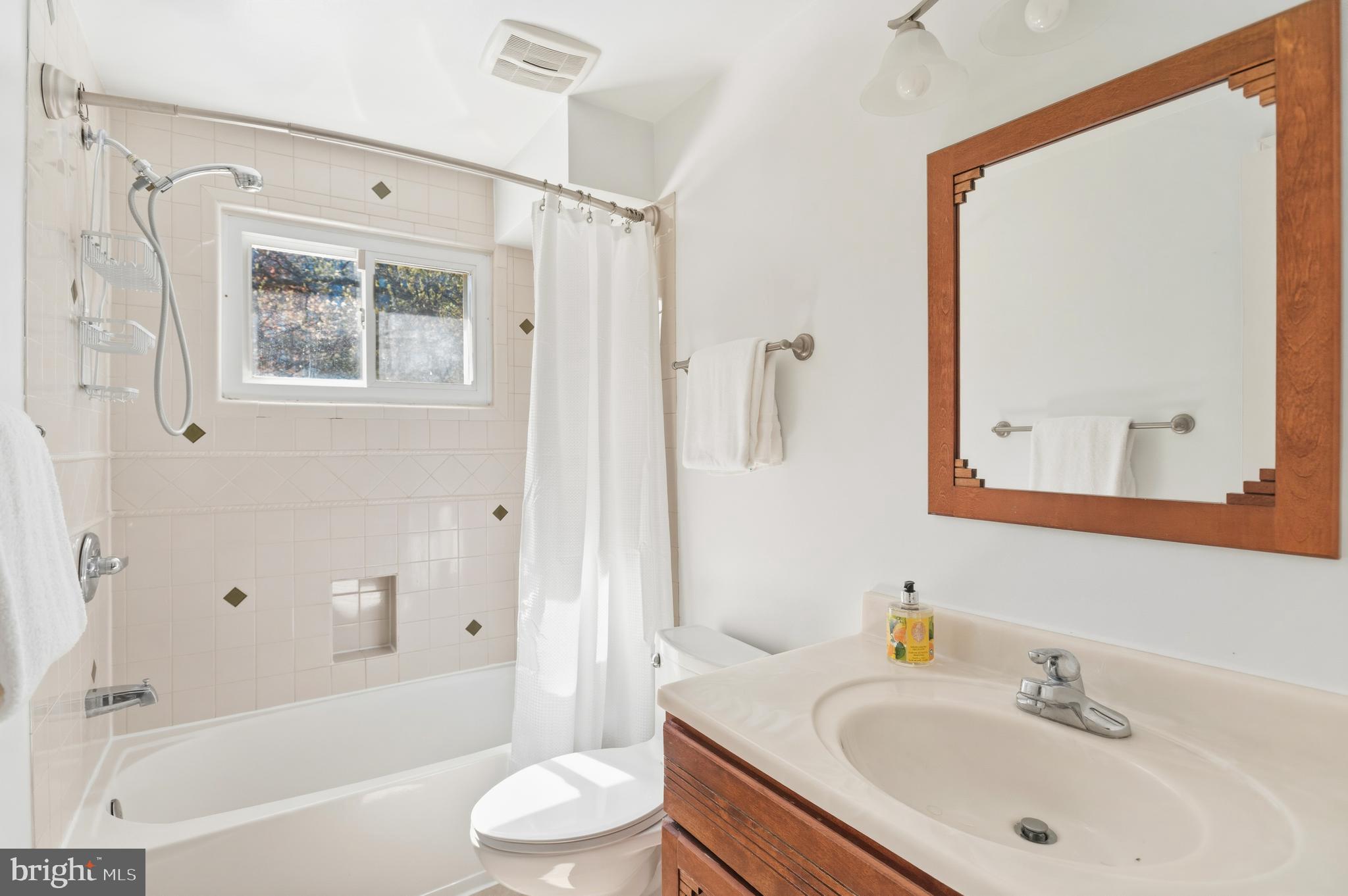 5523 Uppingham Street Chevy Chase, MD 20815 - Photo 19 of 31 Bathroom