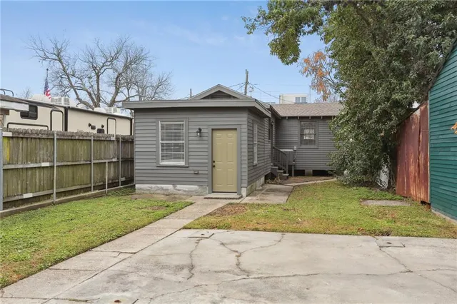 $1,750 | 1113 Dolhonde Street, Gretna, LA 70053