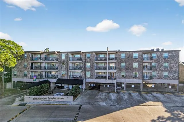 $235,000 | 500 Lake Marina Avenue, Unit 324, New Orleans, LA 70124