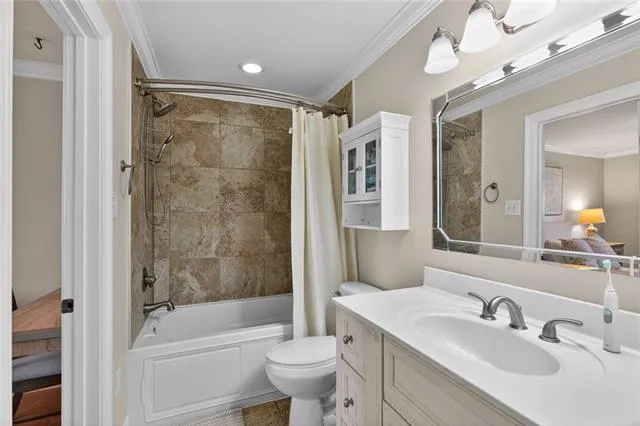 $235,000 | 500 Lake Marina Avenue, Unit 324, New Orleans, LA 70124