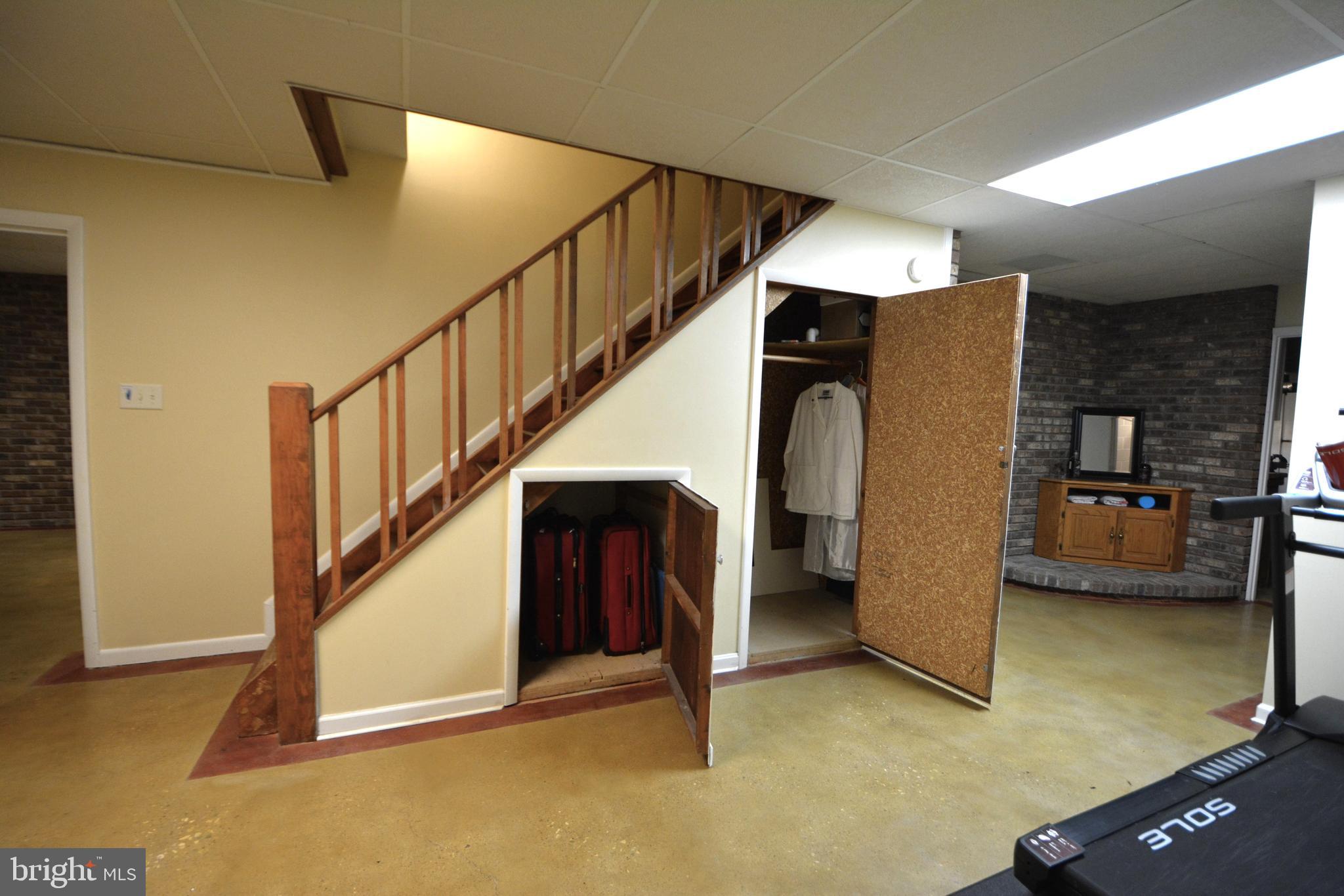 1658 Sams Creek Road Westminster, MD 21157 - Photo 42 of 59 a view of entryway and hall