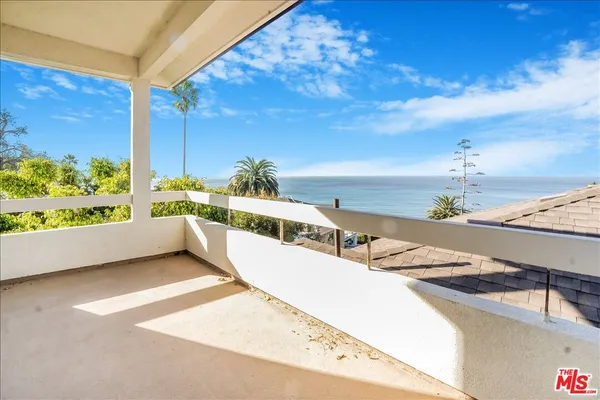 $4,875,000 | 321 North Las Casas Avenue, Pacific Palisades, CA 90272