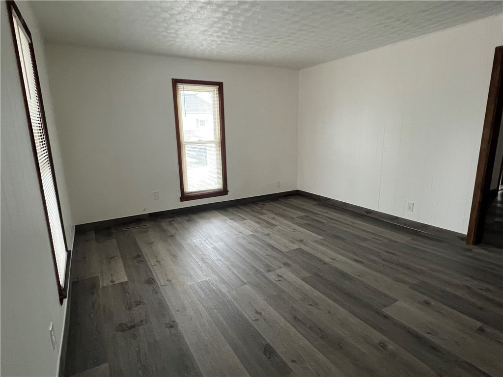 301 South 3rd Street Altamont, IL 62411 - Photo 5 of 23 Living Room