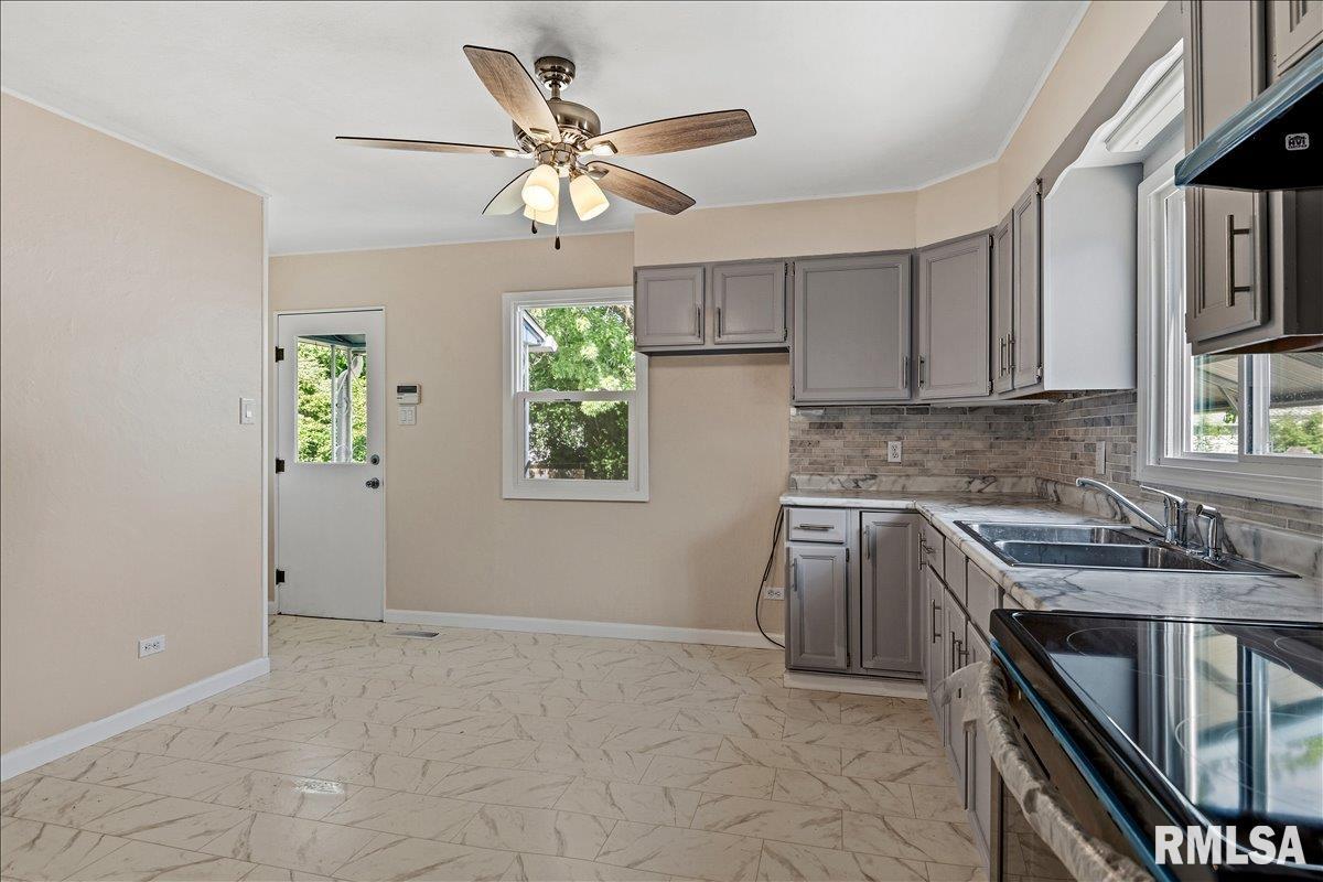 8 Douglas Court Springfield, IL 62704 - Photo 8 of 31