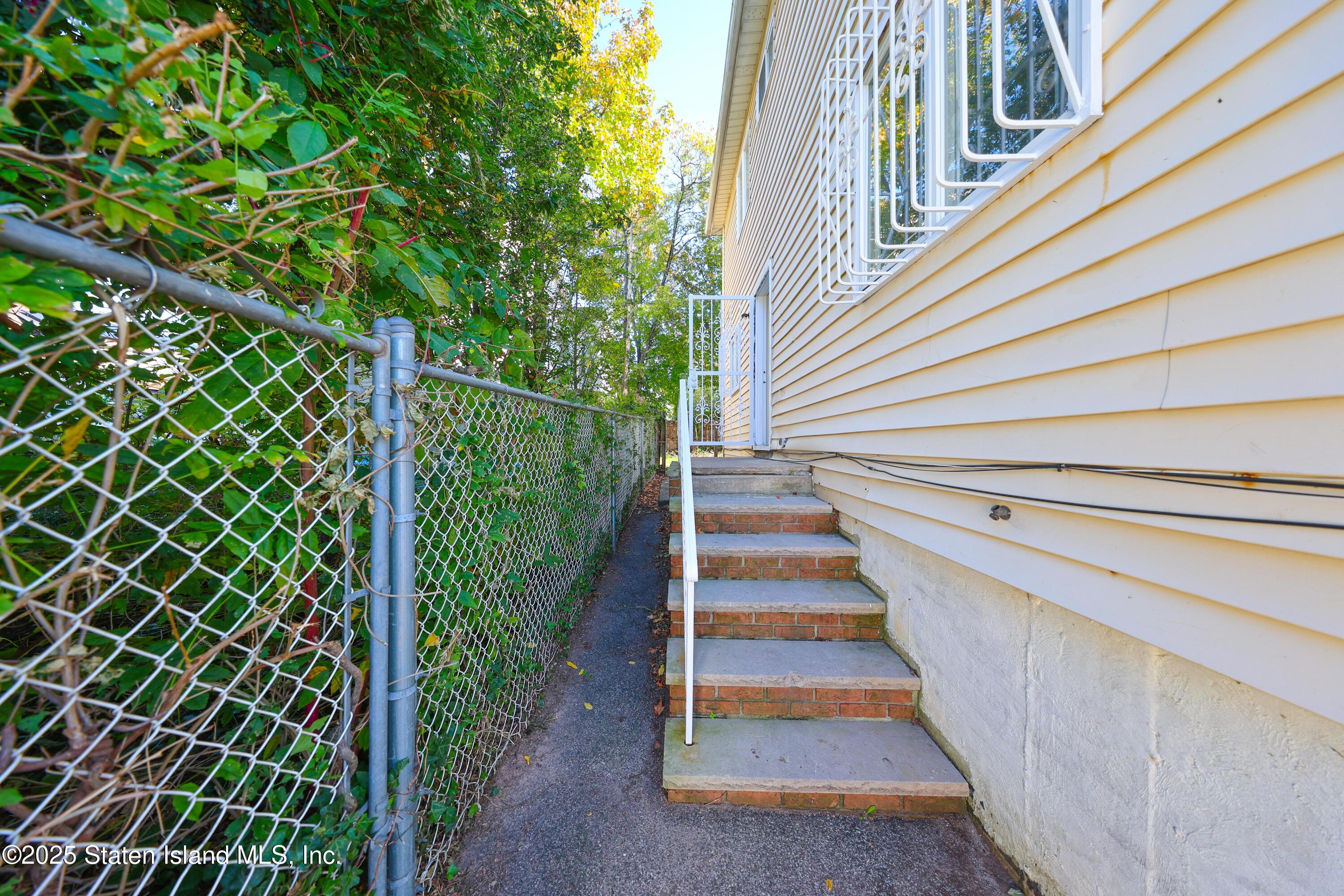 4664 Amboy Road Staten Island, NY 10312 - Photo 23 of 33 a view of entryway