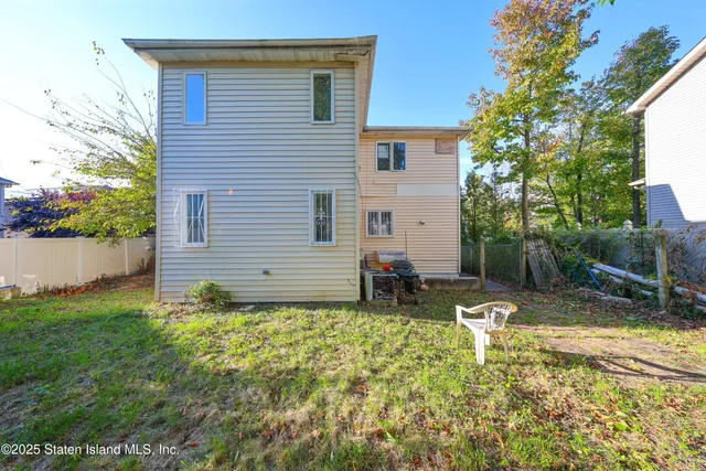 a view of backyard with a garden and trees