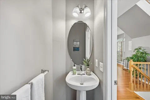 $810,000 | 5101 Gardner Drive, Alexandria, VA 22304