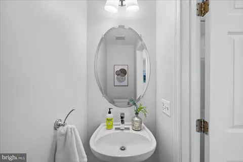 $810,000 | 5101 Gardner Drive, Alexandria, VA 22304