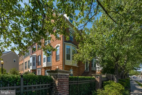 $810,000 | 5101 Gardner Drive, Alexandria, VA 22304