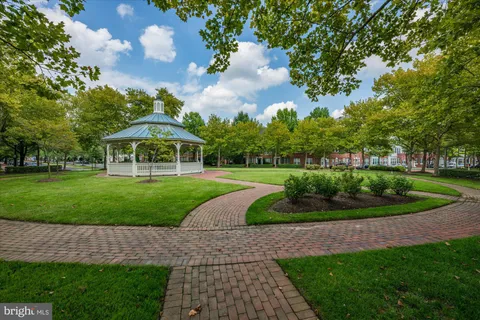 $810,000 | 5101 Gardner Drive, Alexandria, VA 22304