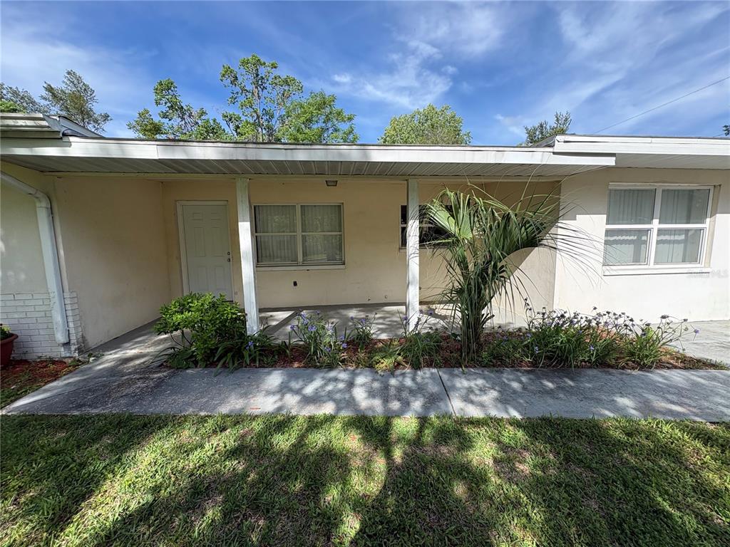 3922 South Apopka Avenue Inverness, FL 34452 - Photo 11 of 39 a front view of a house with plants