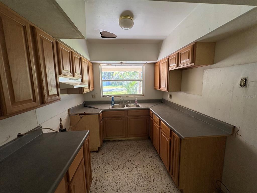 3922 South Apopka Avenue Inverness, FL 34452 - Photo 14 of 39 a kitchen with granite countertop a sink stove and cabinets