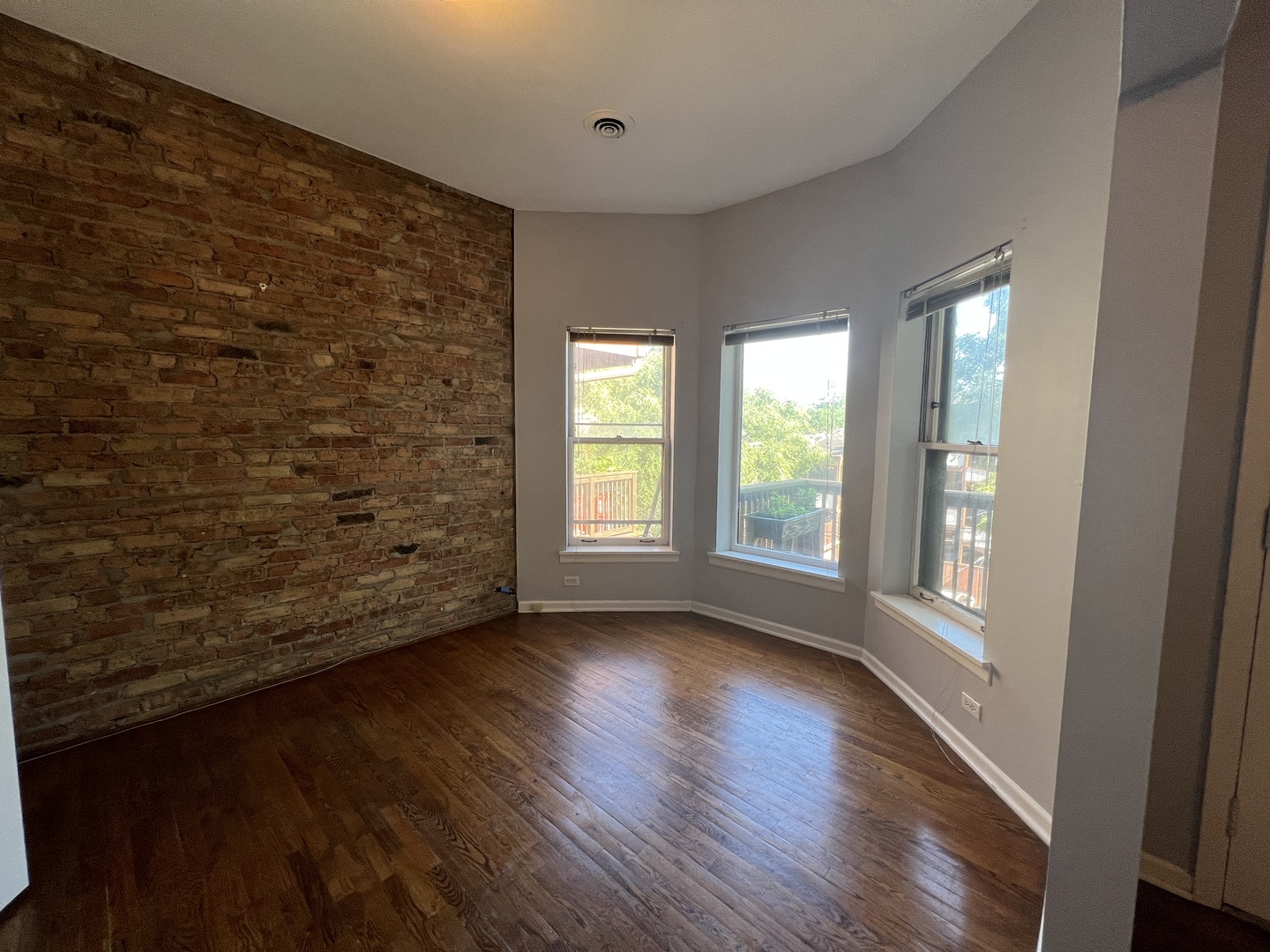 1024 West Byron Street, Unit 3W Chicago, IL 60613 - Photo 11 of 27 a view of an empty room with wooden floor and a window