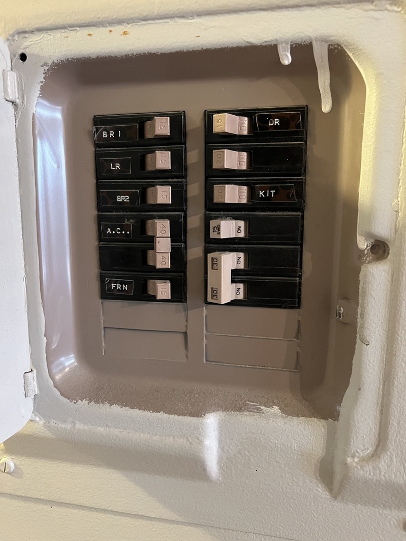 1024 West Byron Street, Unit 3W Chicago, IL 60613 - Photo 24 of 27 a view of walk in closet with clothes and shoes