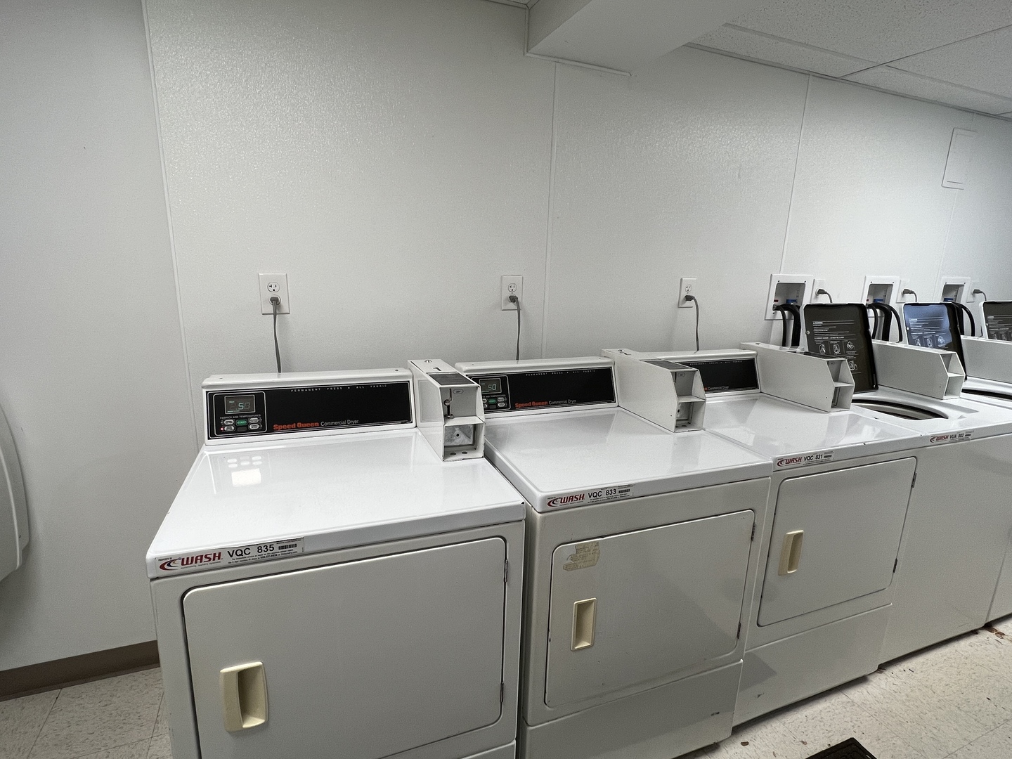 1024 West Byron Street, Unit 3W Chicago, IL 60613 - Photo 26 of 27 a utility room with dryer and washer