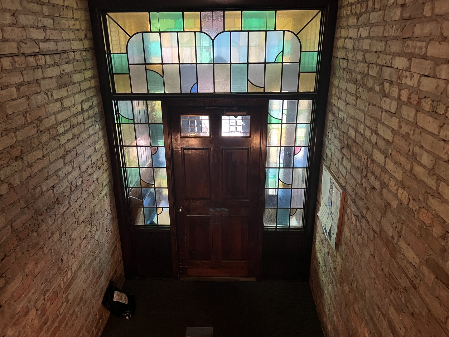 1024 West Byron Street, Unit 3W Chicago, IL 60613 - Photo 5 of 27 a view of staircase with large window
