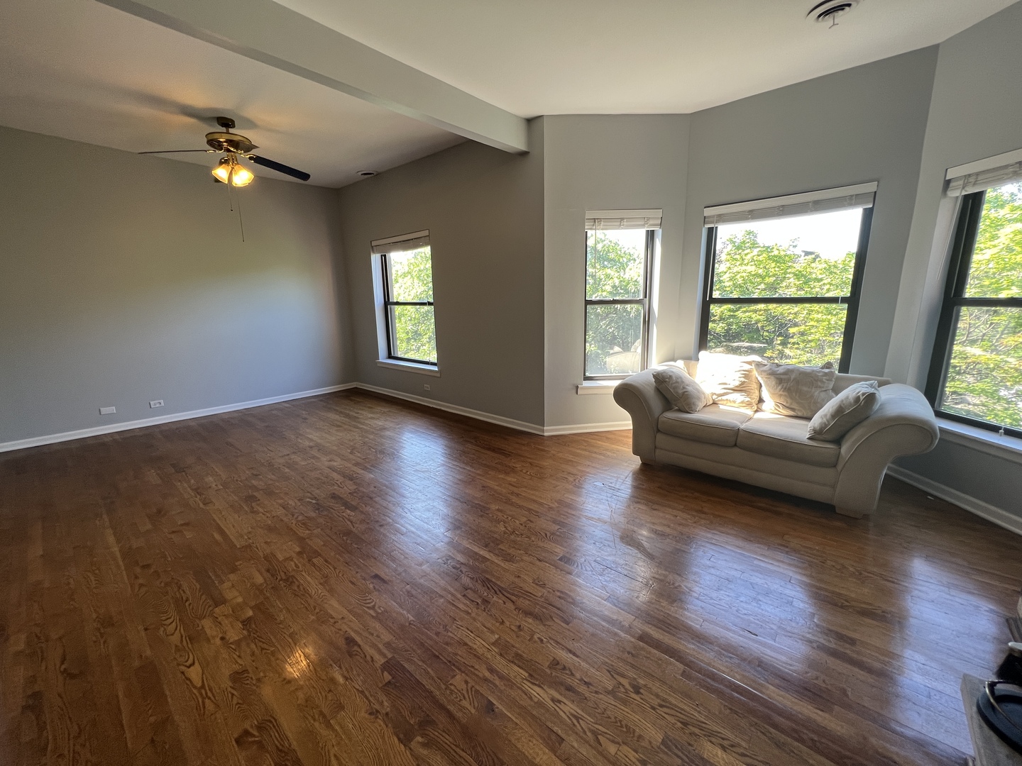 1024 West Byron Street, Unit 3W Chicago, IL 60613 - Photo 7 of 27 a living room with couches and a large window