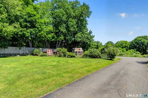 $1,350,000 | 20 Head Of Meadow Road, Newtown, CT 06470