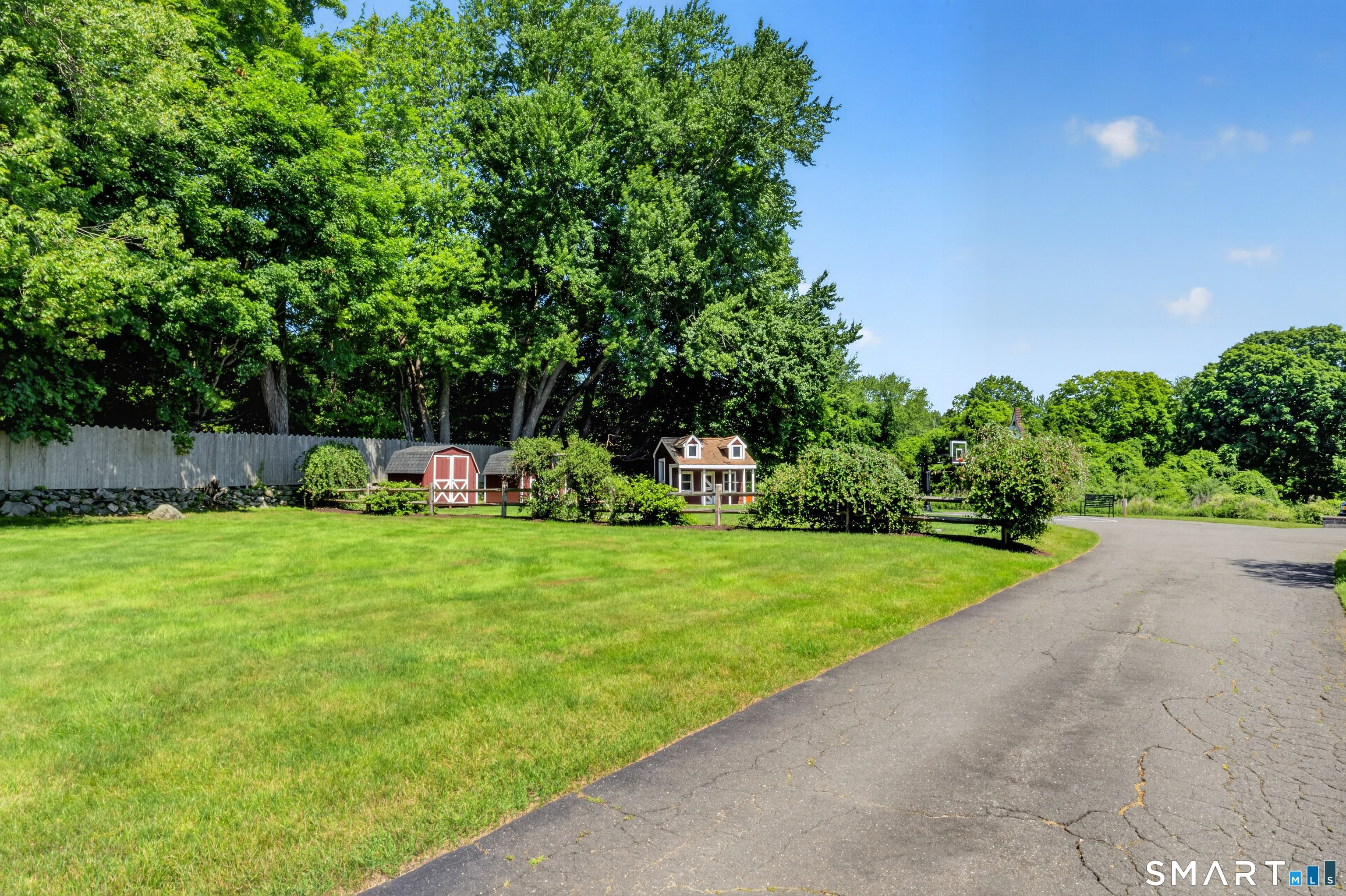 20 Head Of Meadow Road Newtown, CT 06470 - Photo 4 of 40