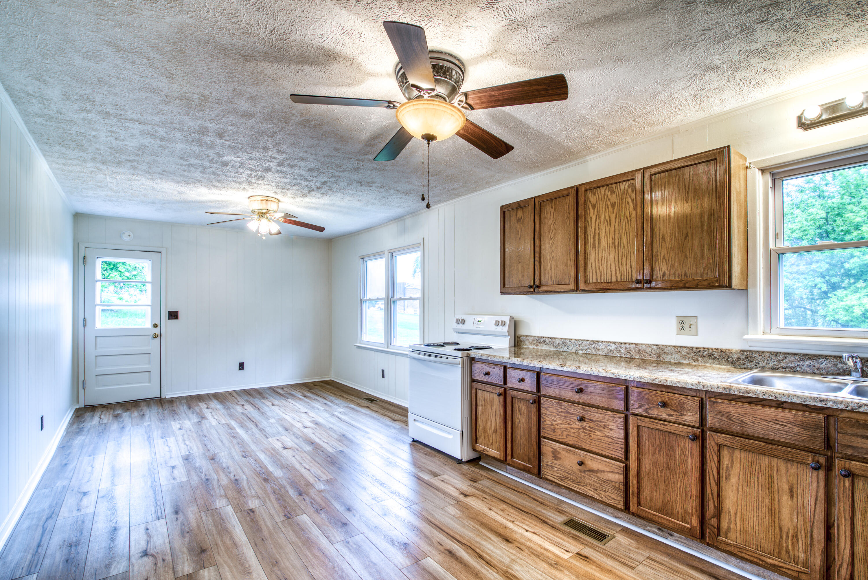 19504 Astor Road Abingdon, VA 24210 - Photo 4 of 18 19504-Astor-Bristol-VA Matt-Smith-Realty