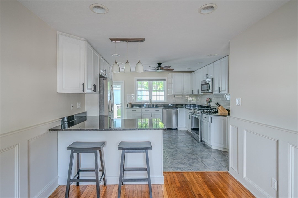 10 Richards Road Weymouth, MA 02189 - Photo 6 of 40