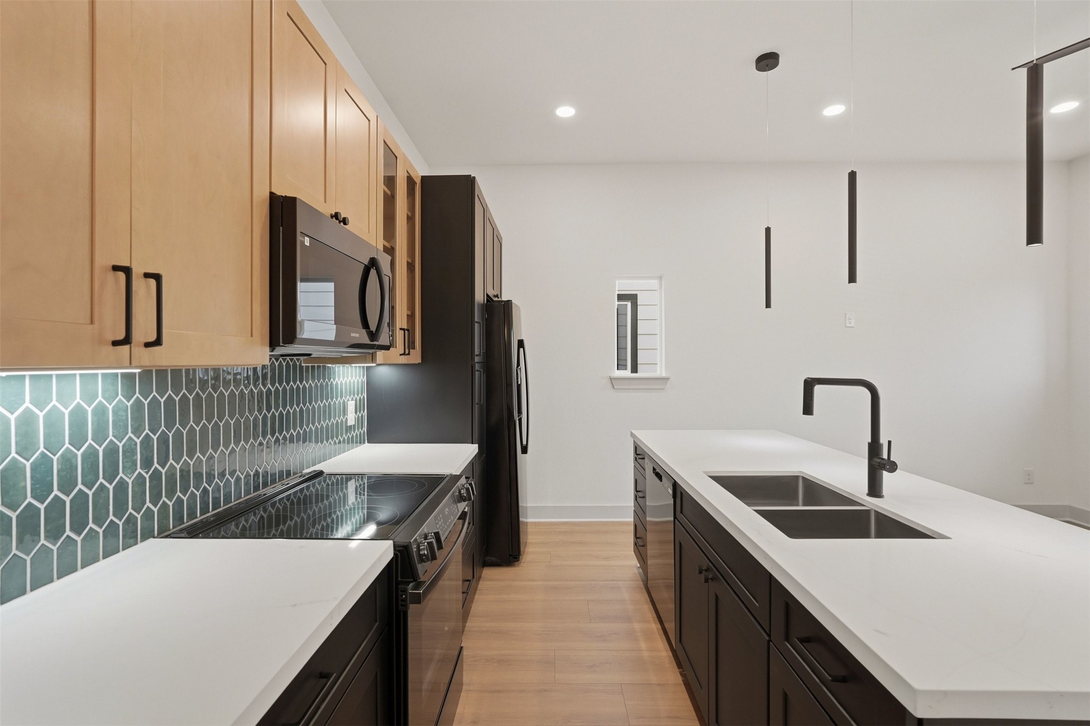 9819 Turnbow Street, Unit D Houston, TX 77029 - Photo 7 of 27