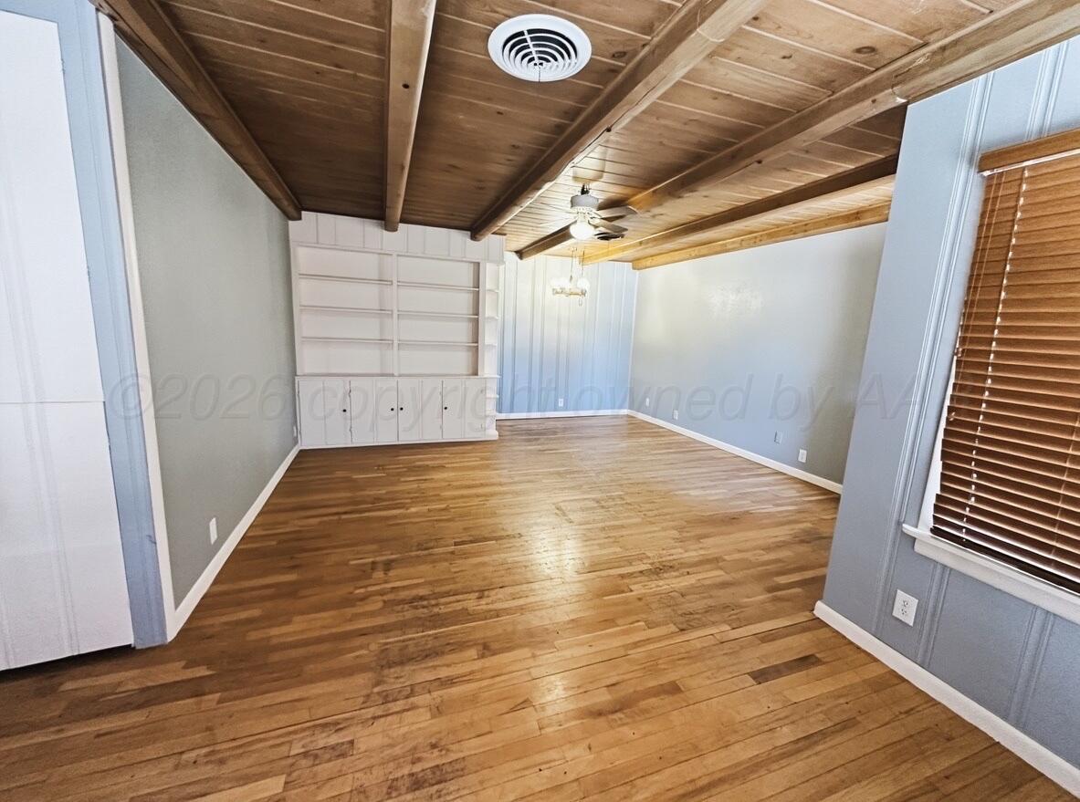 506 Northwest 4th Street Tulia, TX 79088 - Photo 13 of 30 a view of room