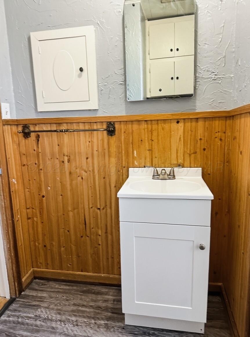 506 Northwest 4th Street Tulia, TX 79088 - Photo 26 of 30 a bathroom with a sink and a mirror