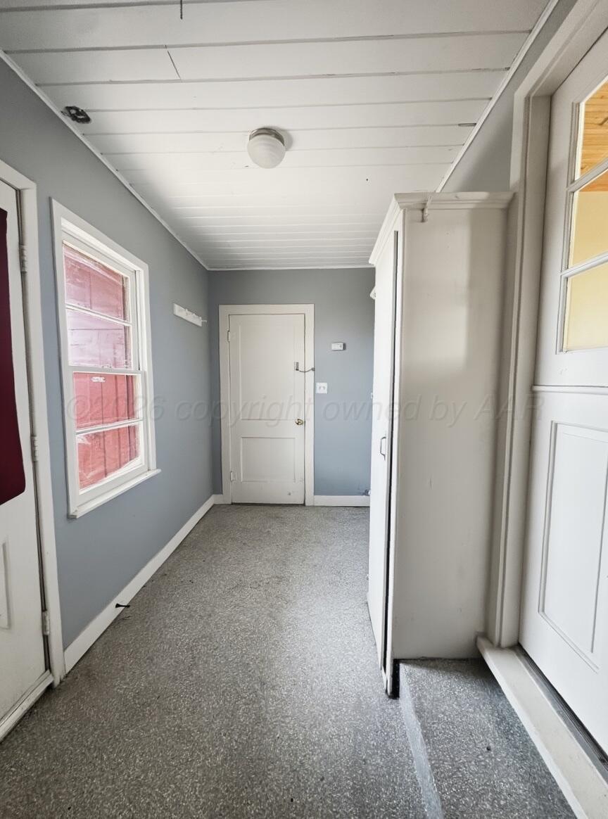 506 Northwest 4th Street Tulia, TX 79088 - Photo 29 of 30 an empty room with windows and closet