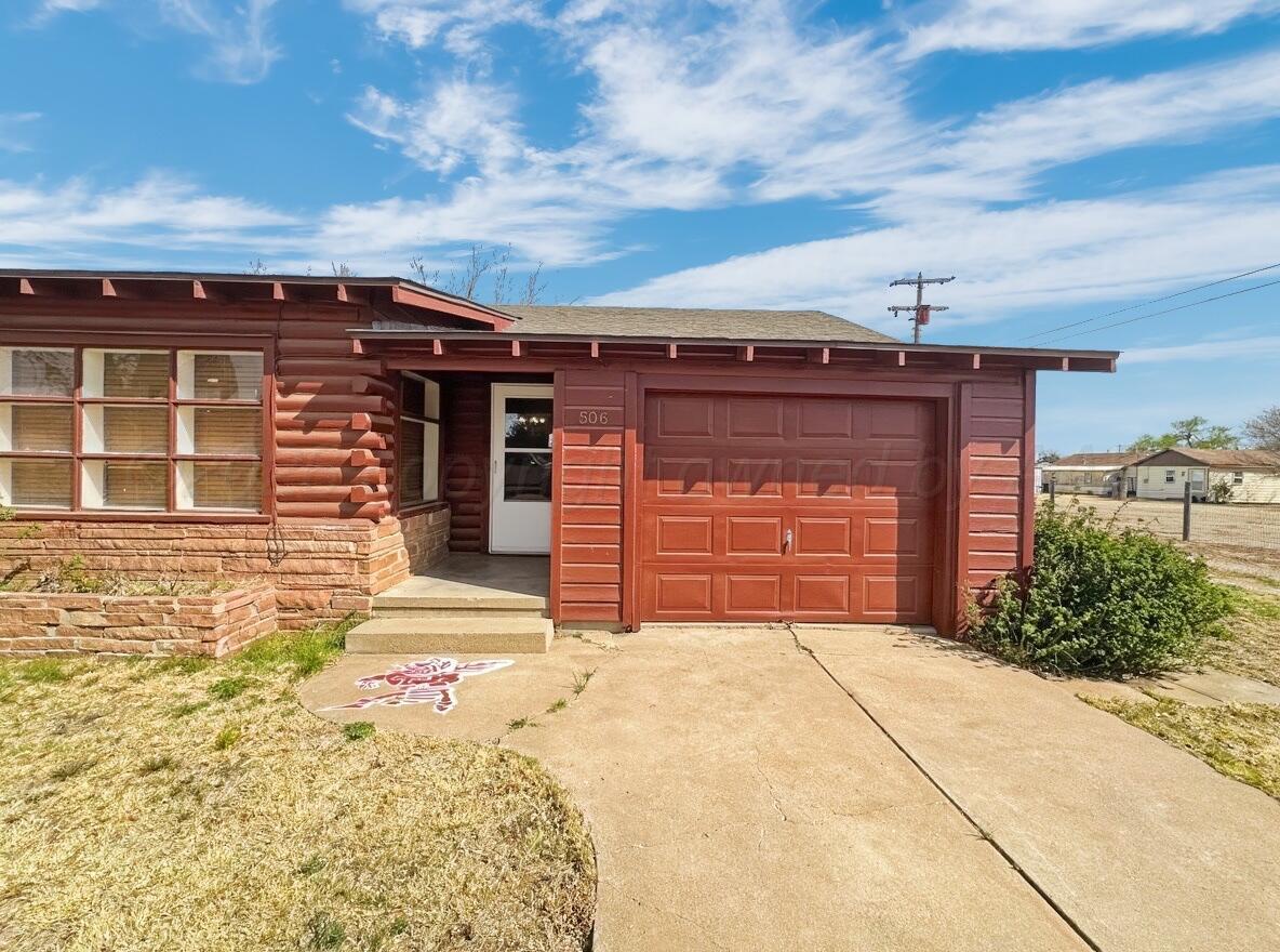 506 Northwest 4th Street Tulia, TX 79088 - Photo 4 of 30 front view of a house