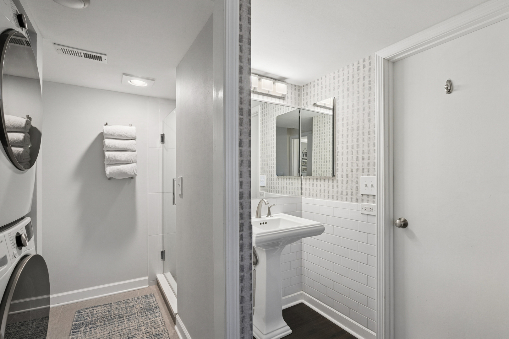 920 Vose Drive, Unit 202 Gurnee, IL 60031 - Photo 15 of 21 a bathroom with a shower