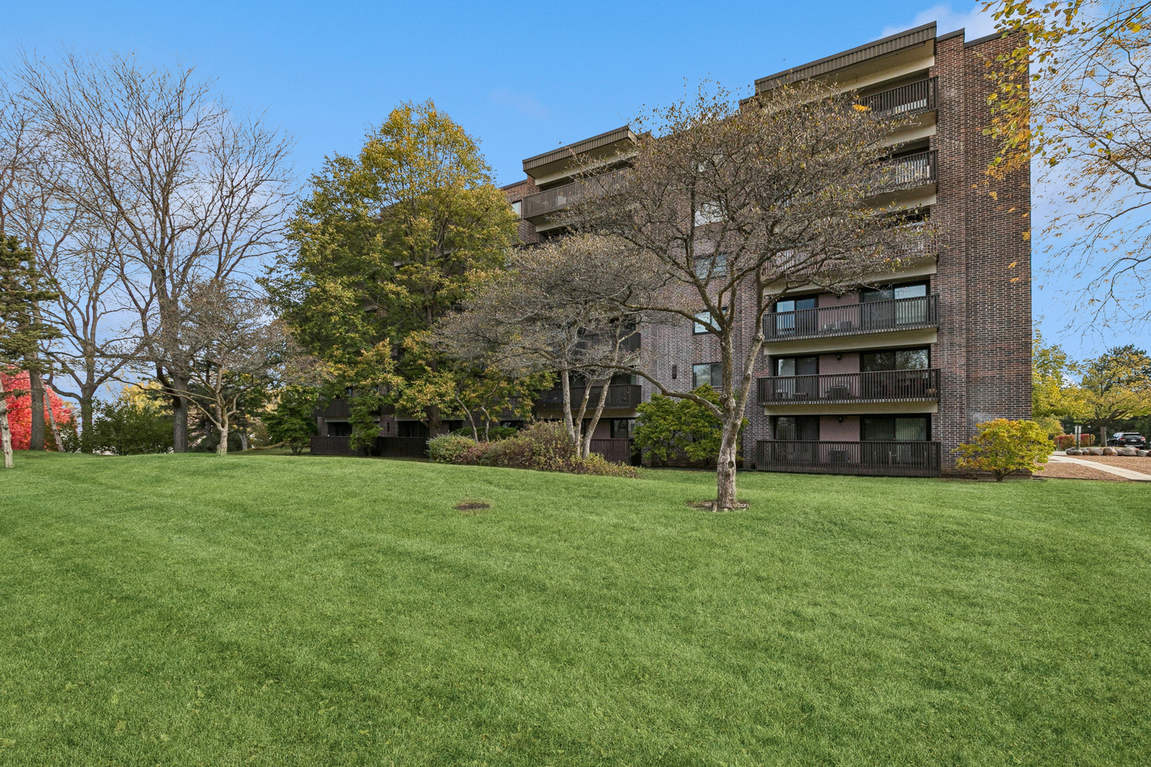 920 Vose Drive, Unit 202 Gurnee, IL 60031 - Photo 3 of 21 a view of a house with backyard