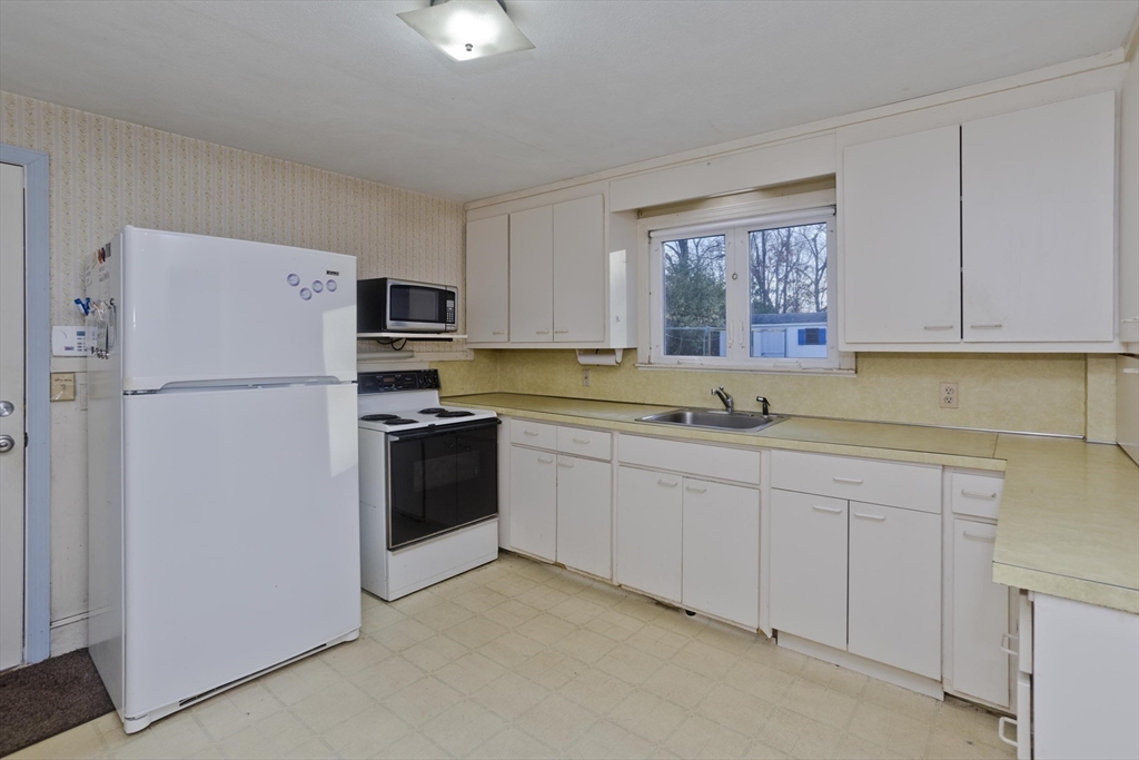 57 Cooley Drive Longmeadow, MA 01106 - Photo 4 of 32