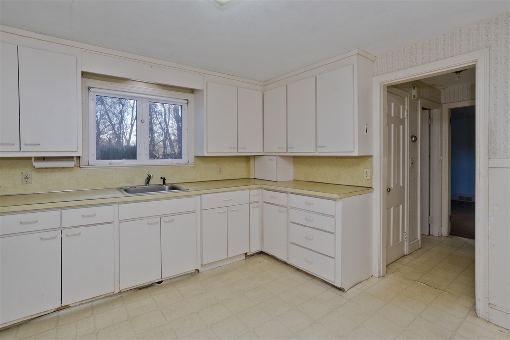 57 Cooley Drive Longmeadow, MA 01106 - Photo 6 of 32