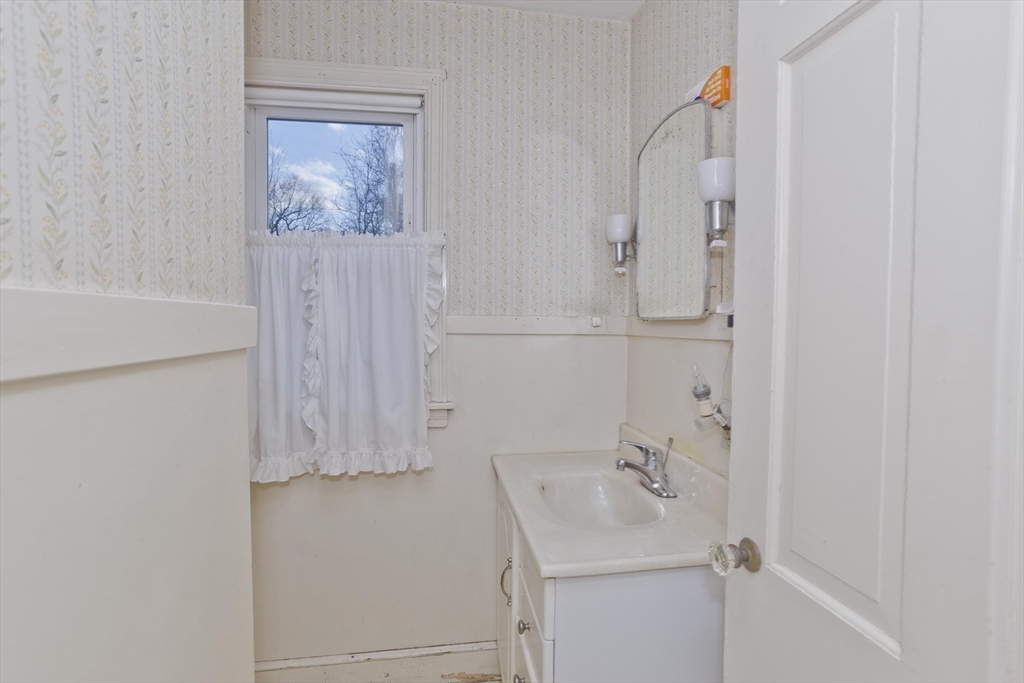 57 Cooley Drive Longmeadow, MA 01106 - Photo 9 of 32