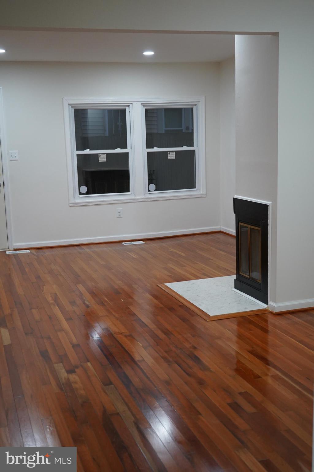 802 West Barre Street Baltimore, MD 21230 - Photo 27 of 72 Living room