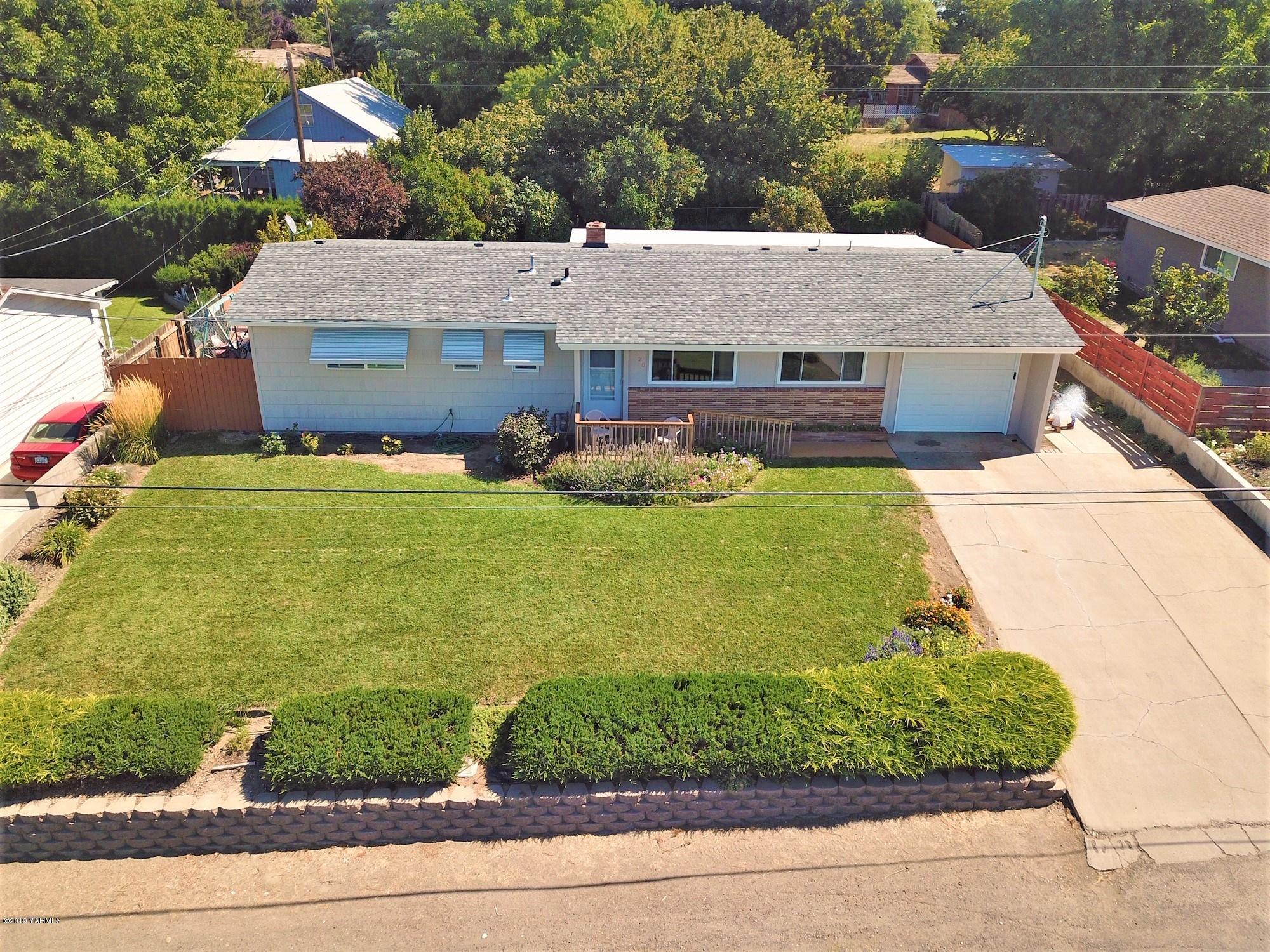 1220 Swan Road Sunnyside, WA 98944 - Photo 1 of 22 front view of house with a yard