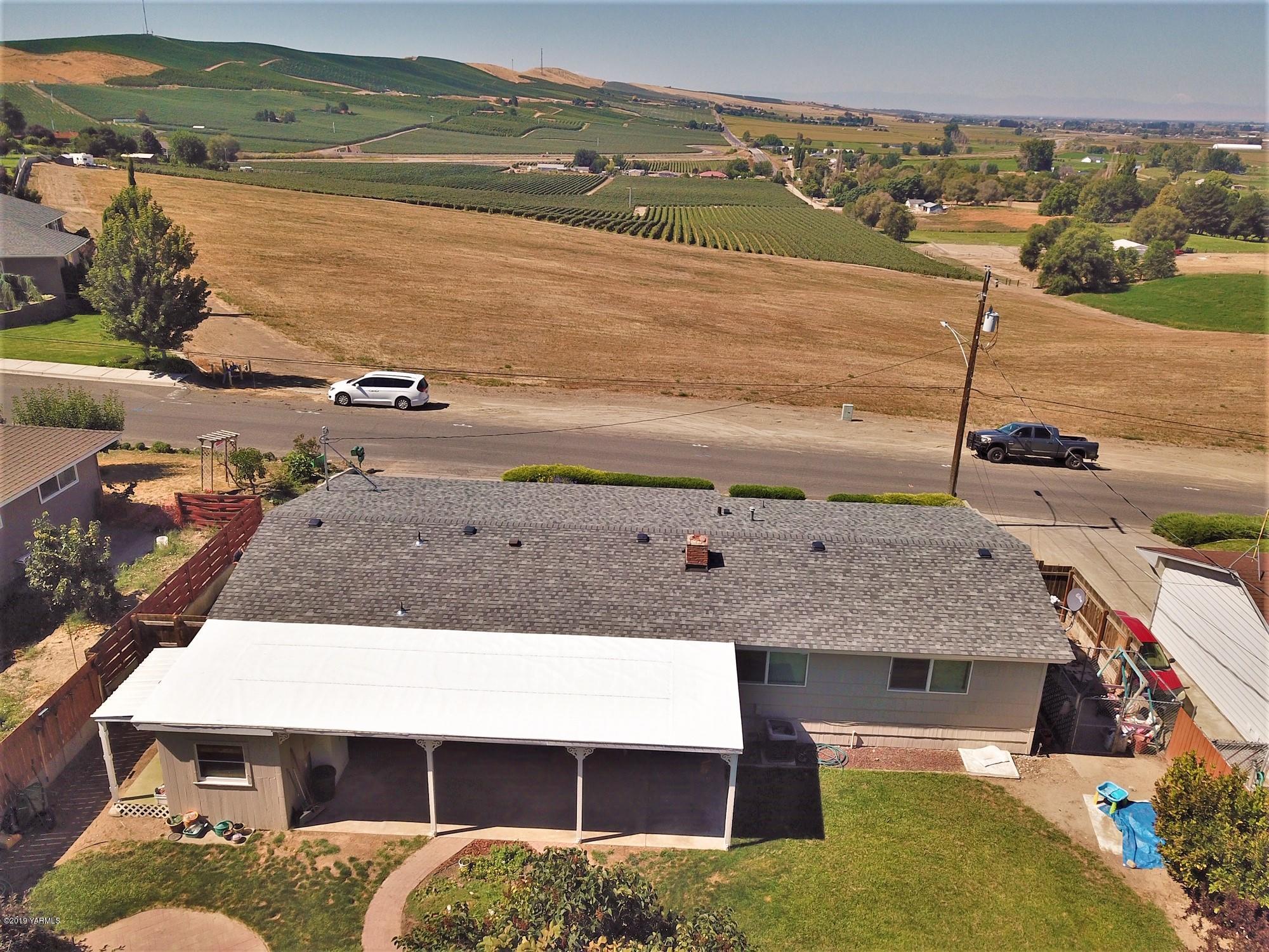 1220 Swan Road Sunnyside, WA 98944 - Photo 12 of 22 a view of a swimming pool with a lake
