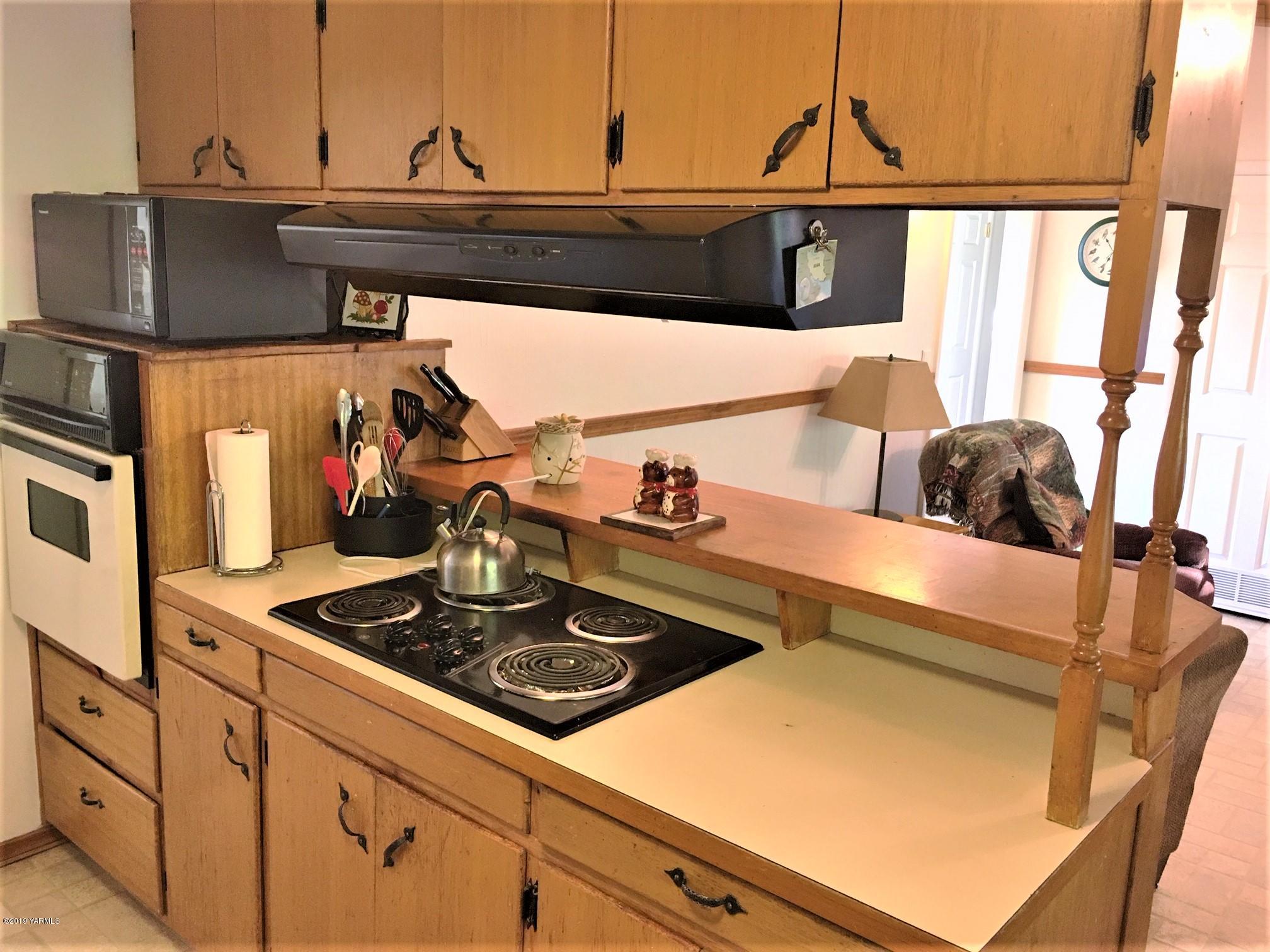 1220 Swan Road Sunnyside, WA 98944 - Photo 3 of 22 a kitchen with a stove and a table