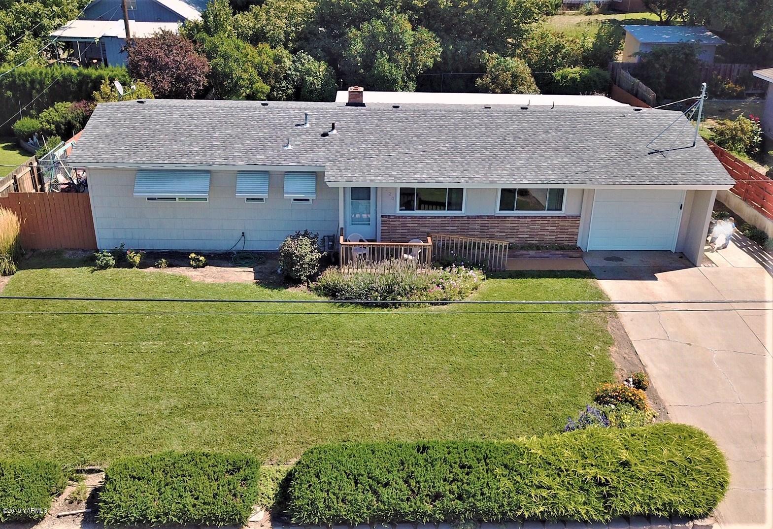 1220 Swan Road Sunnyside, WA 98944 - Photo 22 of 22 a aerial view of a house with table and chairs
