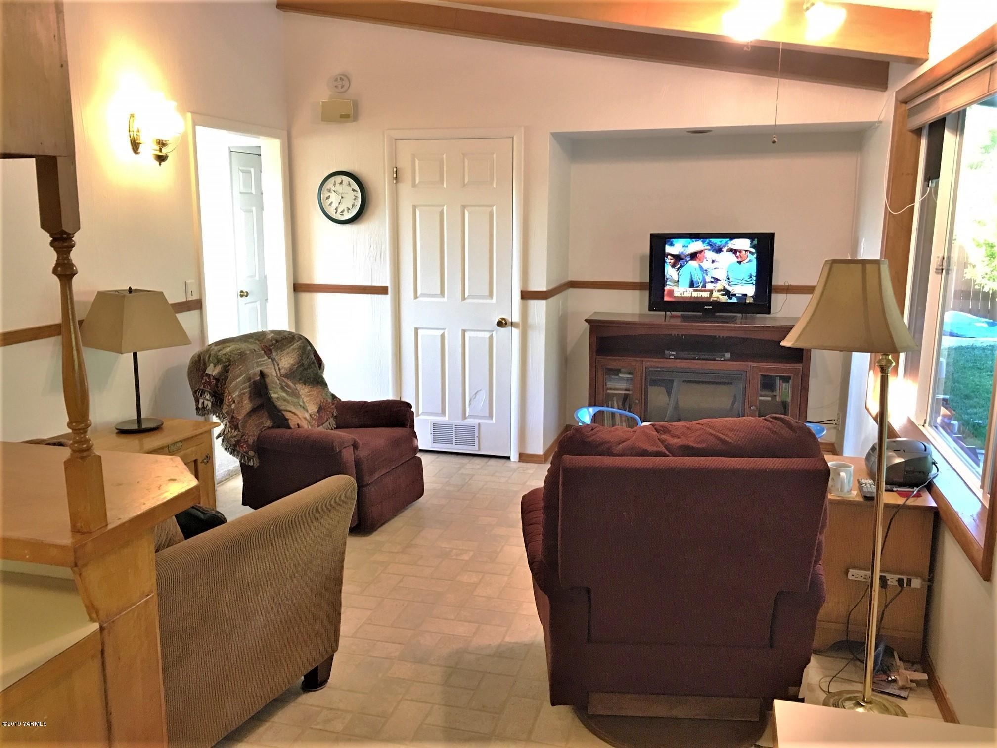 1220 Swan Road Sunnyside, WA 98944 - Photo 6 of 22 a living room with furniture and a flat screen tv