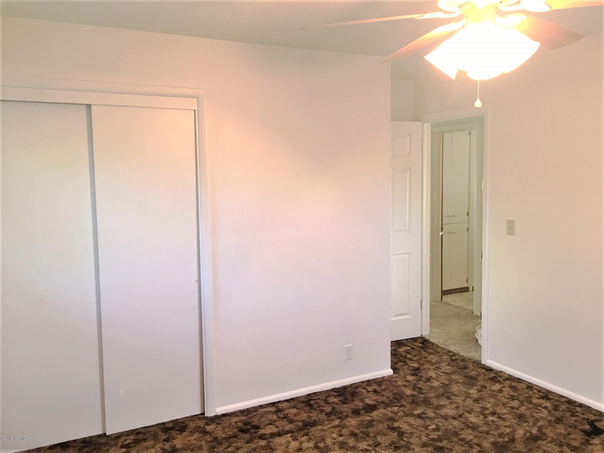 1220 Swan Road Sunnyside, WA 98944 - Photo 10 of 22 a view of utility room