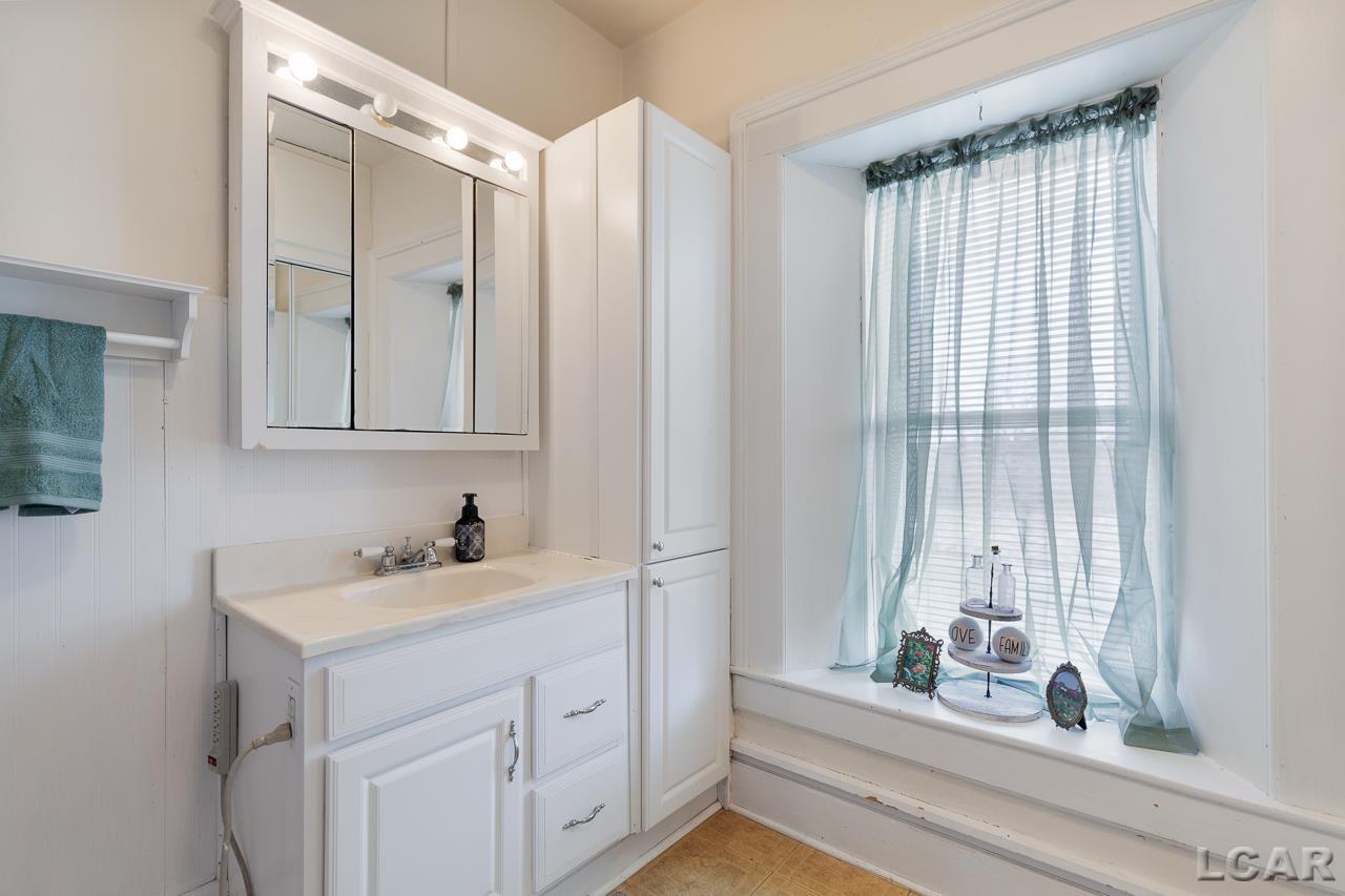 6400 Burton Road Adrian, MI 49221 - Photo 26 of 48 50162967-8d48c1d5-18bd-41dc-8a75-1ddd390a65b7.JPG