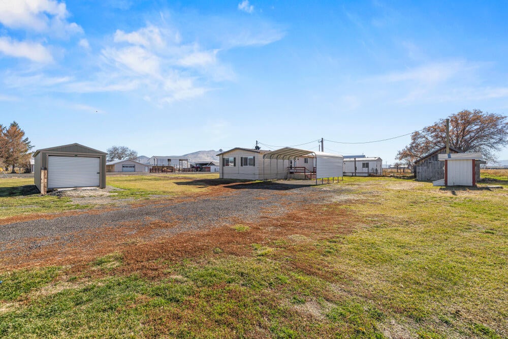 8306 Homedale Road Klamath Falls, OR 97603 - Photo 33 of 52 8216HomedaleRd-26